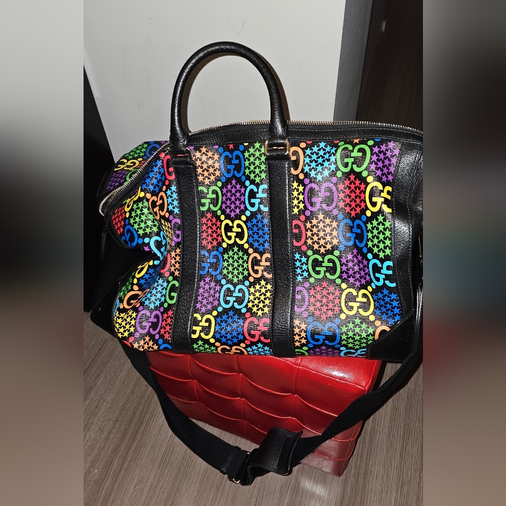 gently used Gucci Duffle Bag with Original Dust-bag Pride. Only worn 2 times.